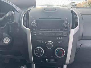 Isuzu D-Max 2012-thumb-11