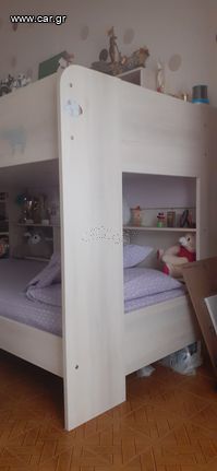 Διπλό παιδικό κρεβάτι με ενσωματωμένη βιβλιοθήκη (και σκάλα)