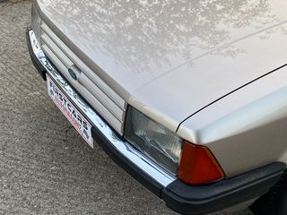 Ford Granada 1981-thumb-10