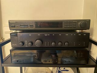 Ηχοσύστημα (Ενισχυτής Arcam δ Delta 290, CD Player Musical Fidelity Elektra E60, Tuner Technics ST-GT350, Ηχεία Paradigm)