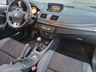 Renault Megane 2010-thumb-4