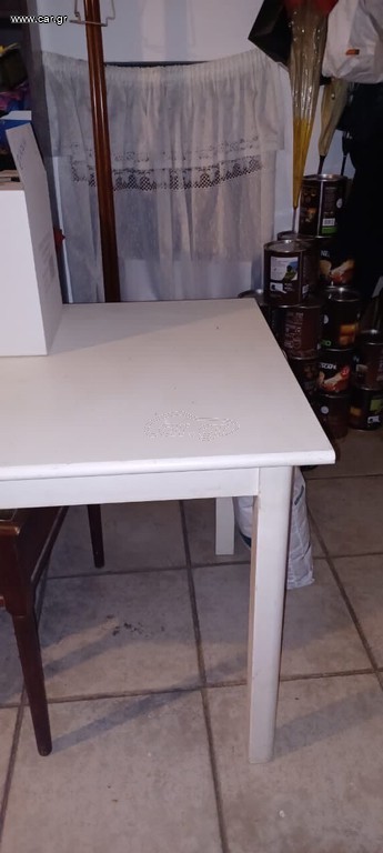 Λευκό τραπέζι κουζίνας