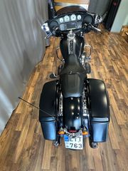 Harley Davidson Street Glide 2017-thumb-4