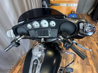 Harley Davidson Street Glide 2017-thumb-6