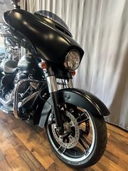 Harley Davidson Street Glide 2017-thumb-8