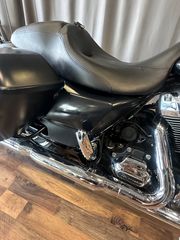 Harley Davidson Street Glide 2017-thumb-11