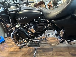 Harley Davidson Street Glide 2017-thumb-12