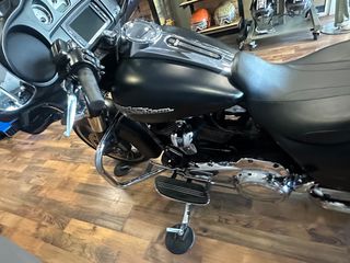 Harley Davidson Street Glide 2017-thumb-15