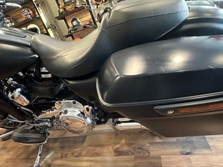 Harley Davidson Street Glide 2017-thumb-16