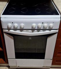 Πωλείται μεταχειρισμένη  κουζίνα  Indesit ιταλικής κατασκευής