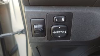 Toyota Yaris 2010-thumb-5