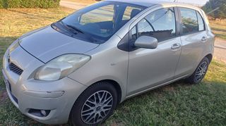 Toyota Yaris 2010-thumb-2