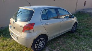 Toyota Yaris 2010-thumb-1