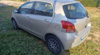 Toyota Yaris 2010-thumb-3