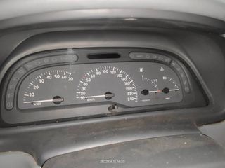 Renault Laguna 2000-thumb-4