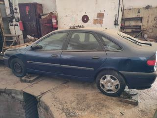 Renault Laguna 1997-thumb-3