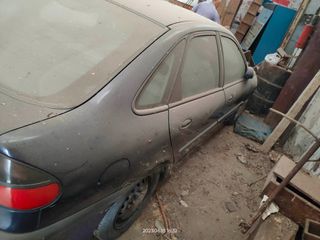 Renault Laguna 1997-thumb-4