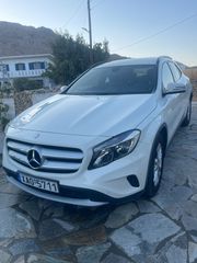 Mercedes-Benz GLA 200 2015