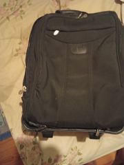 travel carry-on bag that turns into a backpack as well I deal for laptops