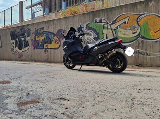 Gilera GP 800 2012-thumb-1