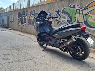 Gilera GP 800 2012-thumb-2