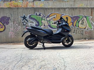 Gilera GP 800 2012-thumb-7