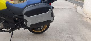Πλαϊνές βαλιτσεσ και βάση καγκελα givi