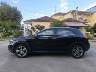 Mercedes-Benz GLA 180 2016-thumb-2
