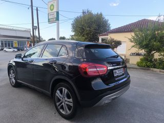 Mercedes-Benz GLA 180 2016-thumb-3