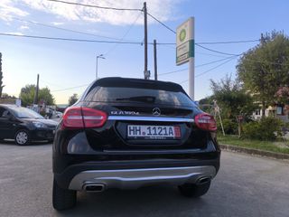 Mercedes-Benz GLA 180 2016-thumb-4