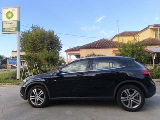 Mercedes-Benz GLA 180 2016-thumb-1