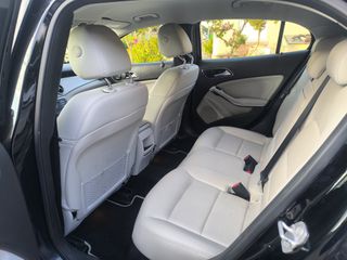 Mercedes-Benz GLA 180 2016-thumb-11