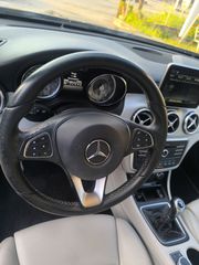 Mercedes-Benz GLA 180 2016-thumb-17