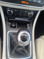 Mercedes-Benz GLA 180 2016-thumb-21
