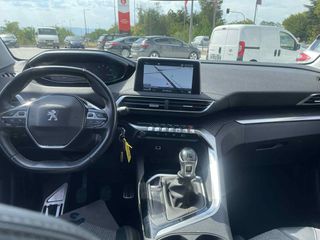 Peugeot 3008 2019 1.2 PURETECH 130 ALLURE-thumb-17