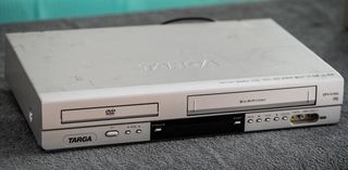 Targa DPV-5100X DVD Player/VHS video recorder Combination device