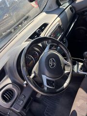 Toyota Yaris 2014-thumb-5