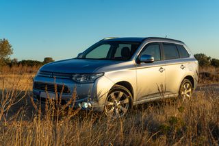 Mitsubishi Plug-in Hybrid Outlander 2013 PHEV