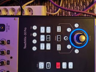 Qsc touchmix 30 pro