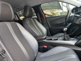 Peugeot 2008 2020 1.2 PT | 131Hp | Allure S-thumb-18