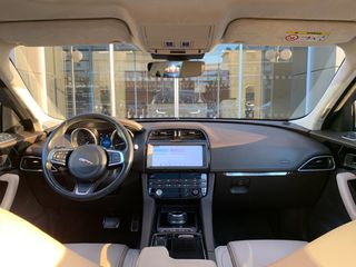 Jaguar F-Pace 2019 PRESTIGE P250-thumb-12