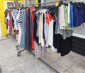 ΠΩΛΟΎΝΤΑΙ ΡΟΥΧΑ ΓΥΝΑΙΚΕΙΑ, ΑΝΔΡΙΚΑ ΚΑΙ ΠΑΙΔΙΚΑ ΜΕ ΤΟ ΚΙΛΟ - ΜΟΝΟ ΧΟΝΔΡΙΚΗΣ