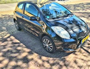 Toyota Yaris '06-thumb-1