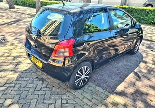 Toyota Yaris '06-thumb-2