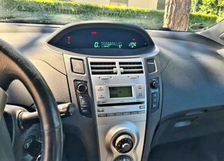 Toyota Yaris '06-thumb-6