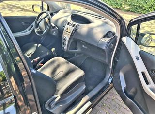 Toyota Yaris '06-thumb-11