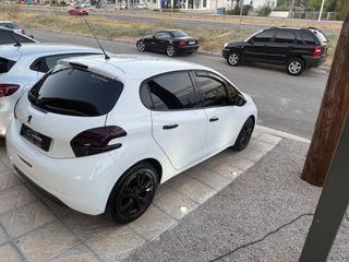 Peugeot 208 2017-thumb-6
