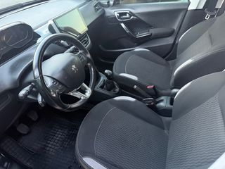 Peugeot 208 2017-thumb-10