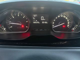 Peugeot 208 2017-thumb-12