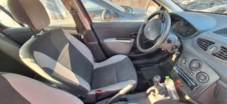 RENAULT	CLIO	2009-thumb-7